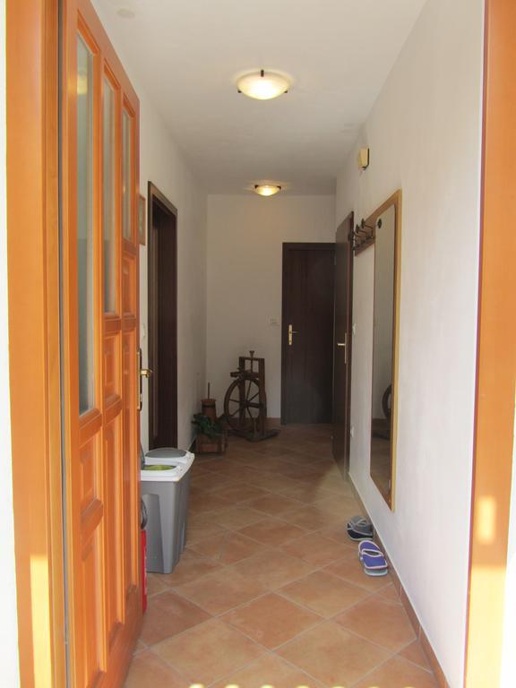 Apartment Rakuscek كوباريد الغرفة الصورة